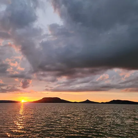 Sunset - Lakeside מלון דירות Fonyód