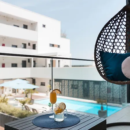 מלון דירות Sunset - Lakeside 4*