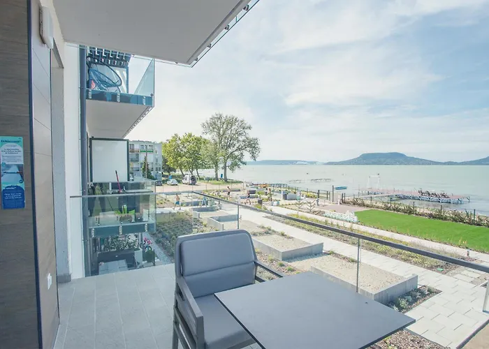 Sunset - Lakeside 4*