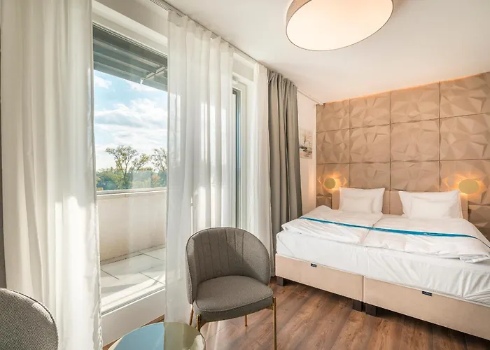 Sunset - Lakeside 4*