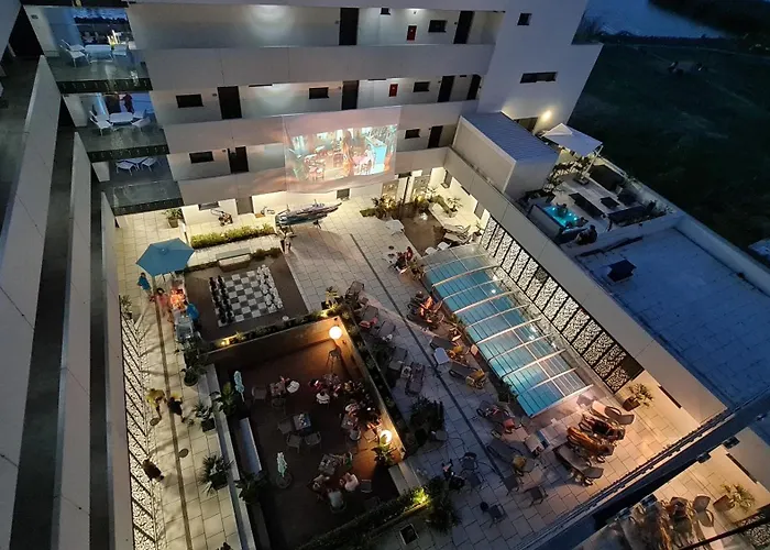 Sunset - Lakeside 4*